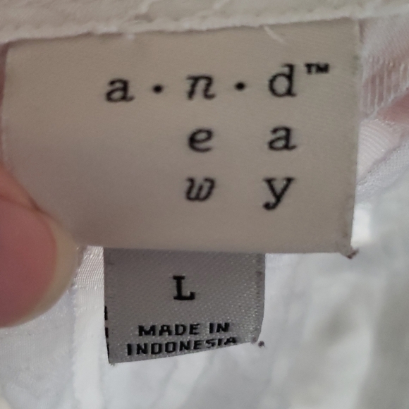 Floral white top - Picture 3 of 3